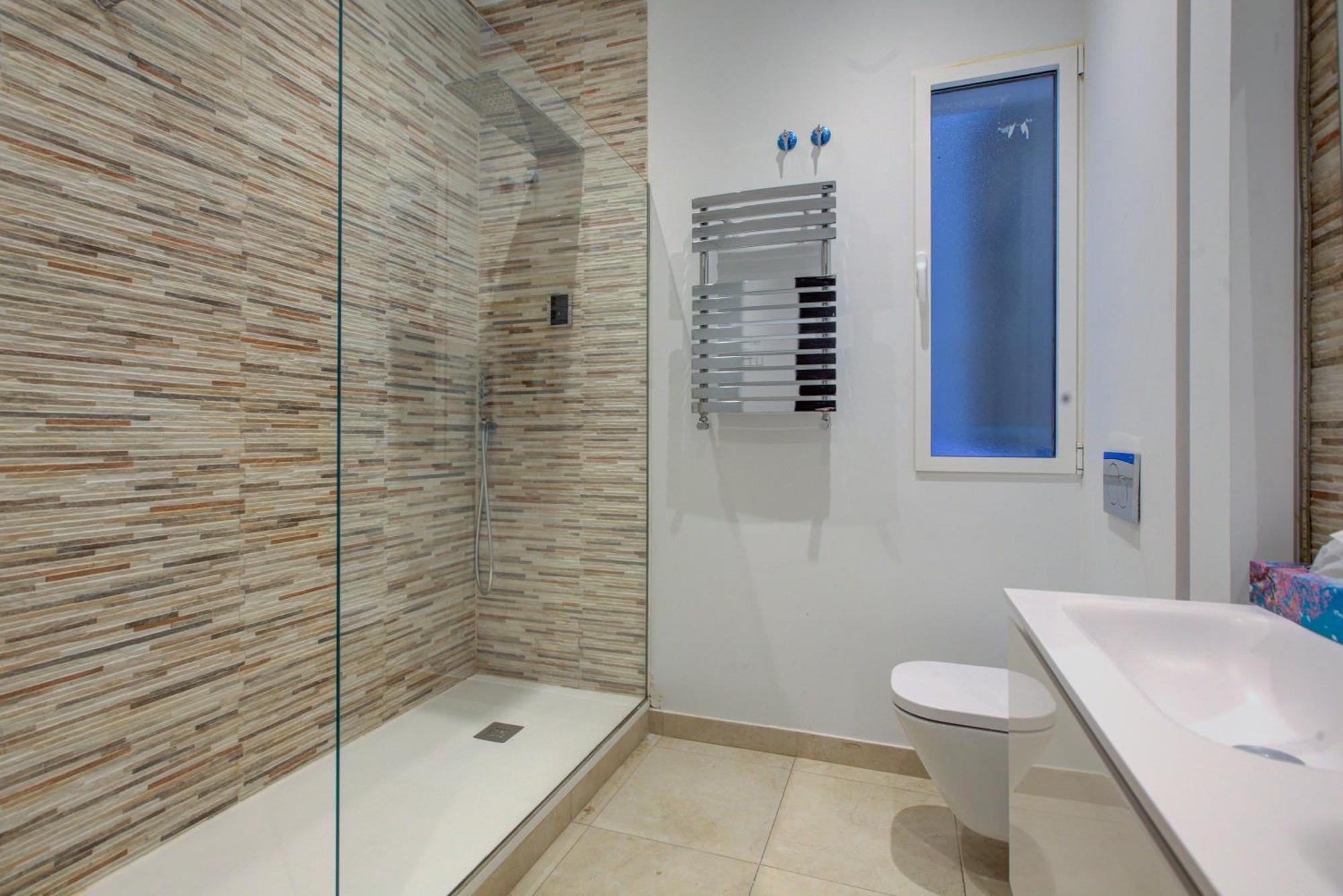 Homestay Luxury Center *
